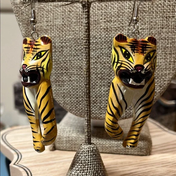 Hand painted wooden tiger earrings, gorgeous! - Picture 1 of 6